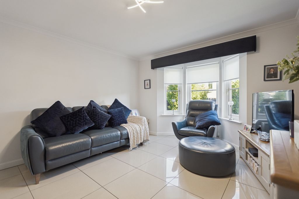 Property photo 3 of 44