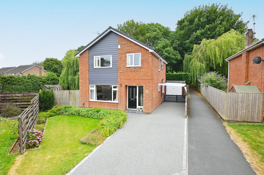 4 bed detached house for saleBirkdale Avenue, Knaresborough HG5