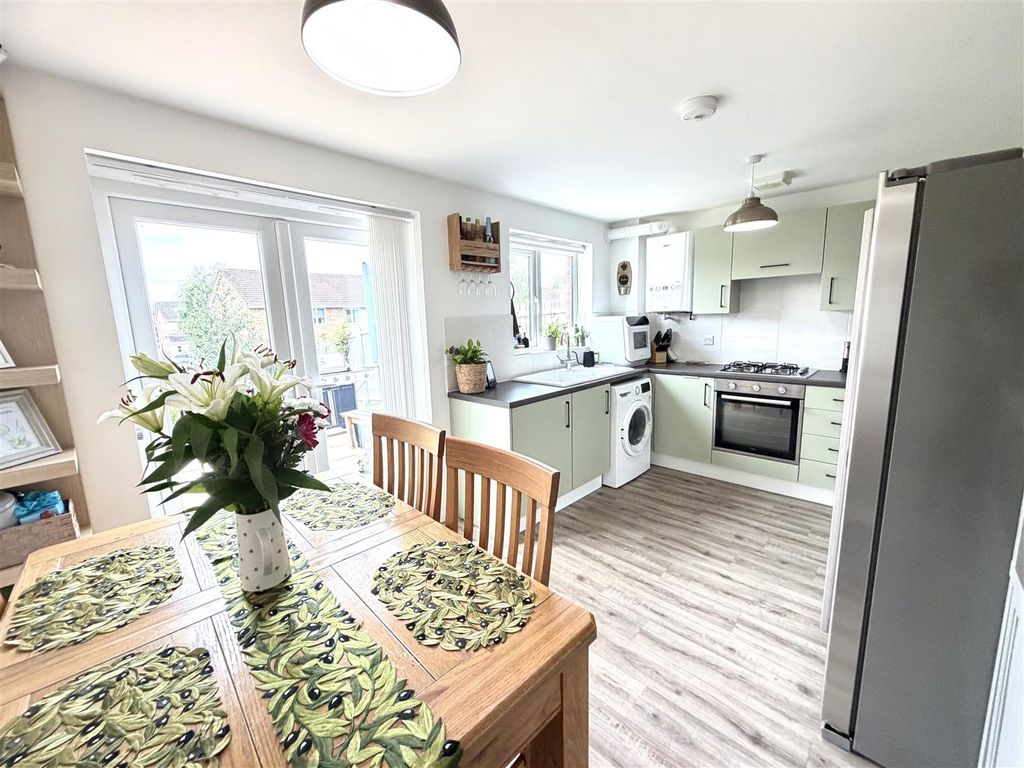Property photo 2 of 29 Dining Kitchen