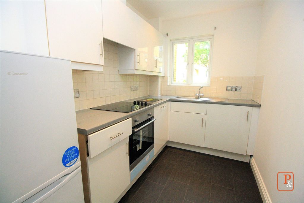 Property photo 3 of 7 Kitchen