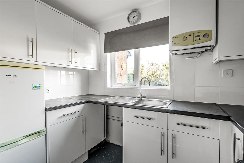 Property photo 3 of 15 69-Barnfield-Way-8.Jpg