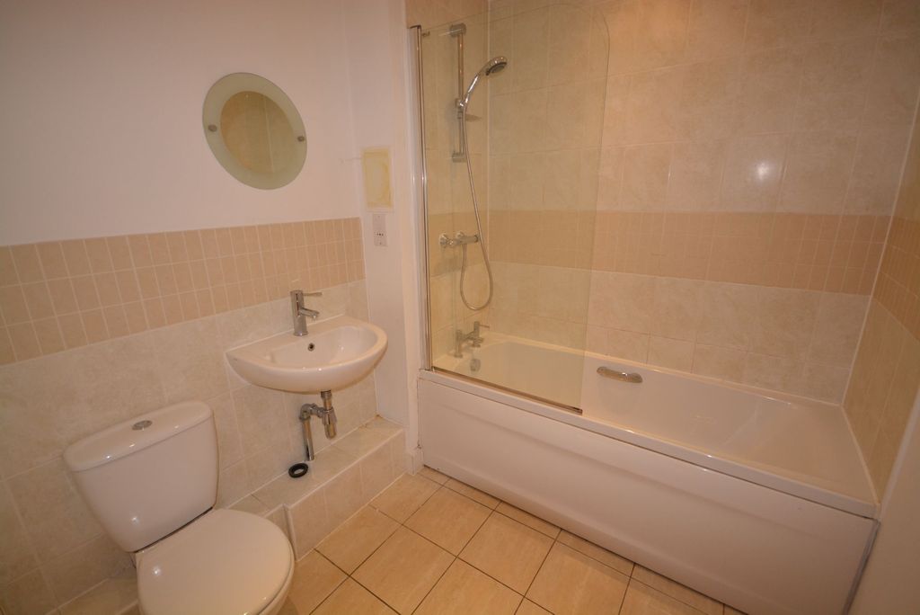 Property photo 2 of 8 Bathroom