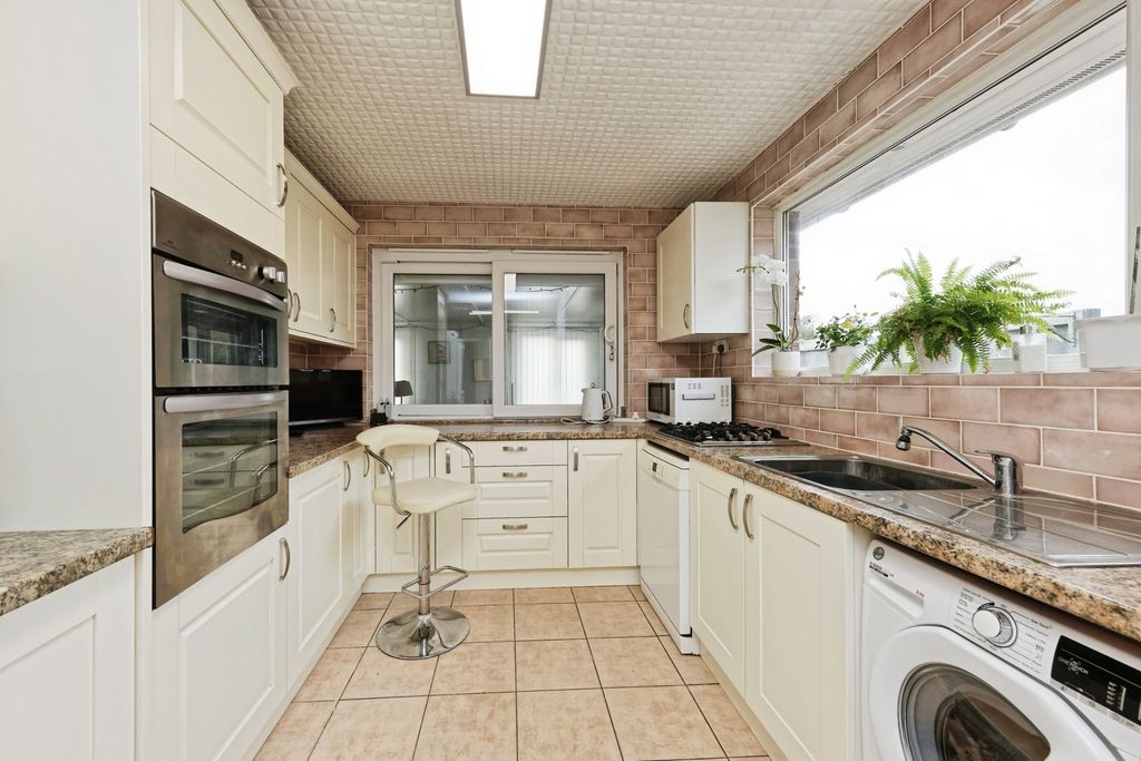 Property photo 2 of 16 Photo