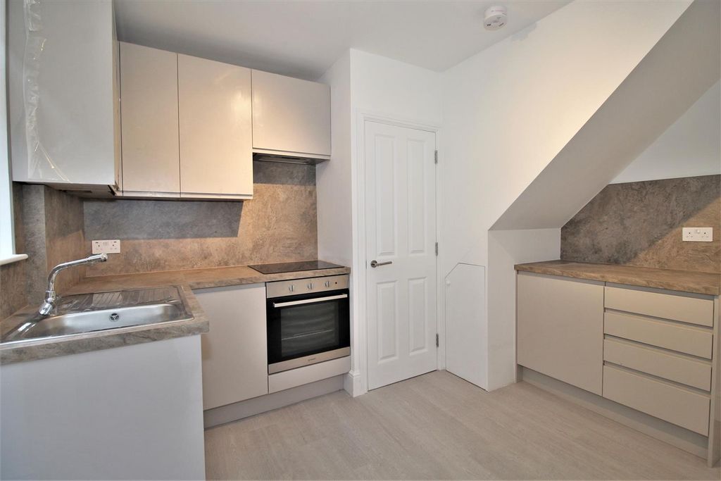 Property photo 2 of 10 Kitchen