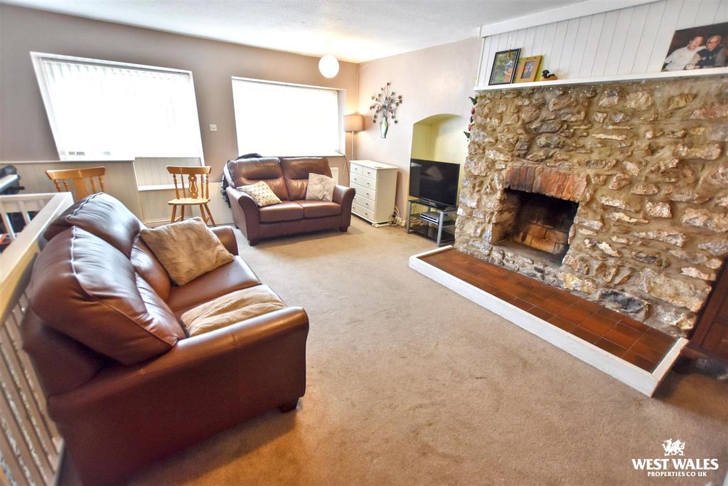 Property photo 2 of 18 3 (7).Jpg