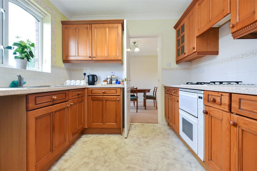 Property photo 3 of 18 Ph8_6417652.Jpg