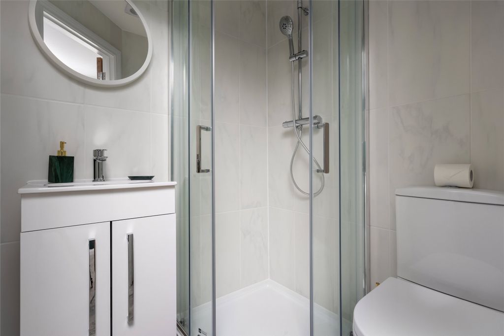 Property photo 3 of 17 En-Suite