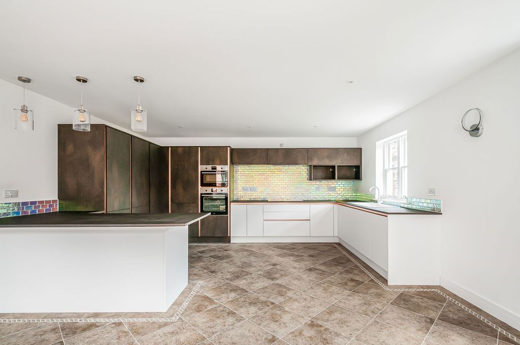 Property photo 3 of 29