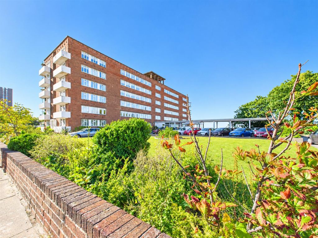 Property photo 1 of 27 36724726-90F6-4A10-B5Ab-5F3B984609c3.Png