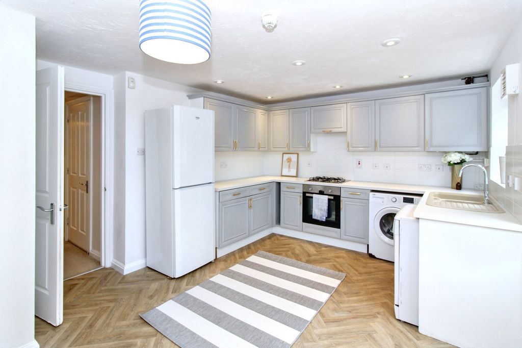 Property photo 2 of 36 Kitchen