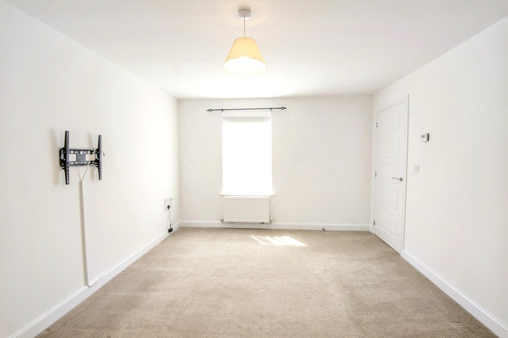 Property photo 3 of 17 Image 2