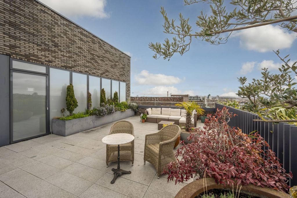 Property photo 2 of 30