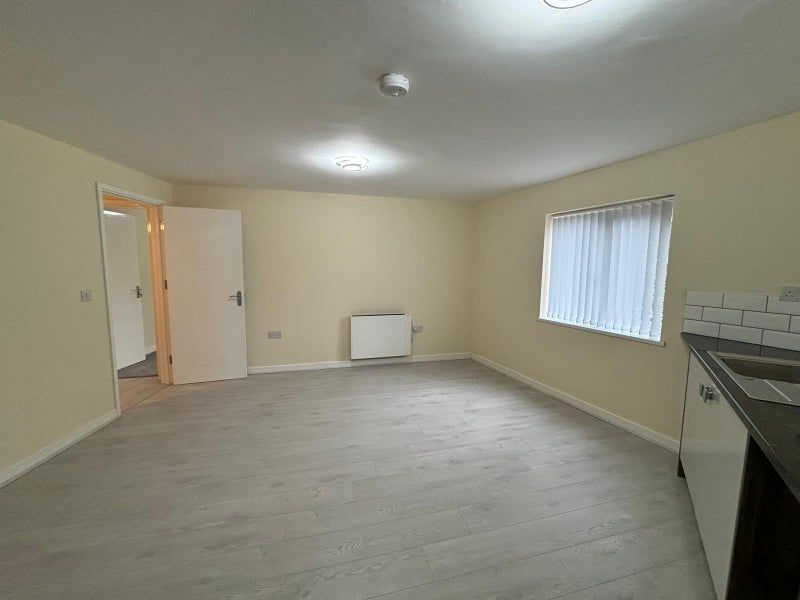 Property photo 3 of 6 Double Bedroom 1