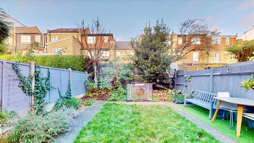 Property photo 2 of 23 Garden