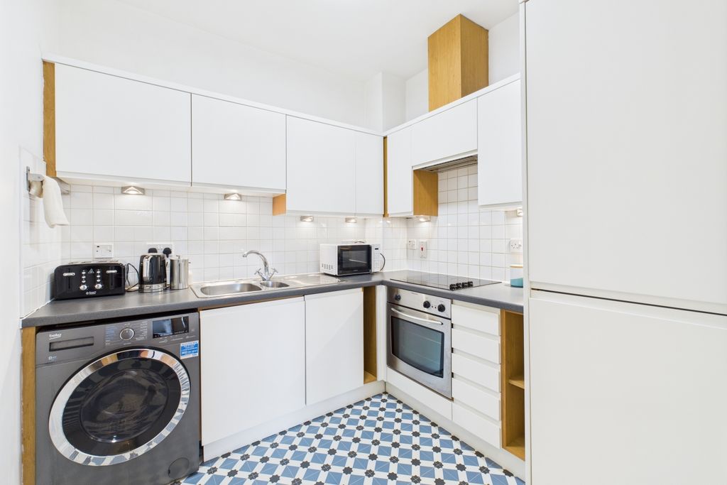 Property photo 2 of 7 Kitchen