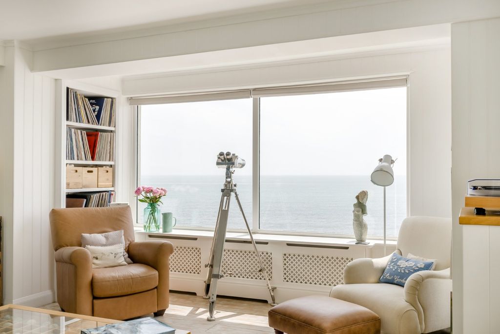 Property photo 2 of 23 Sitting Room View