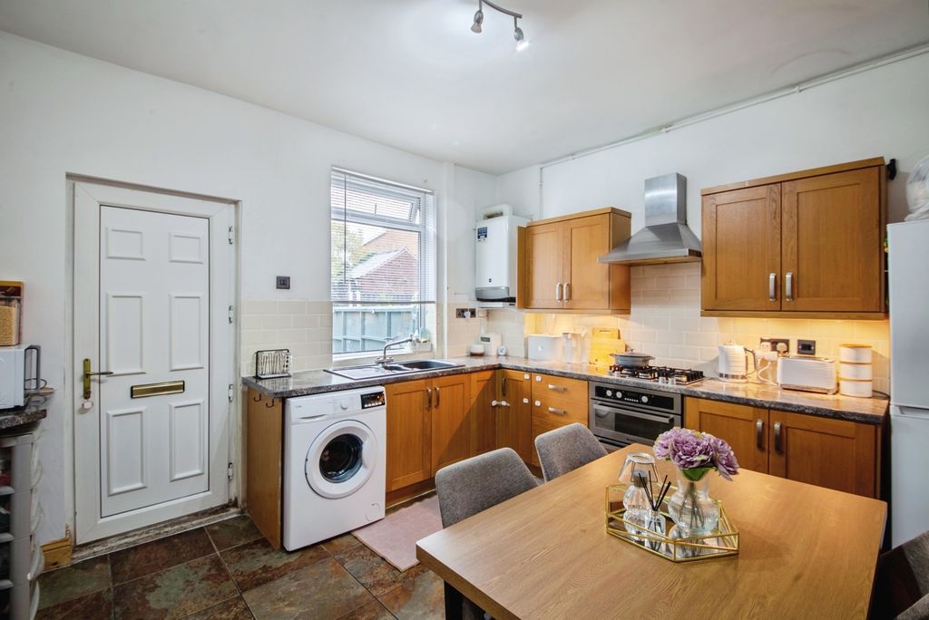 Property photo 3 of 15 Kitchen