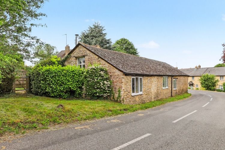 Property photo 1 of 9 329992
