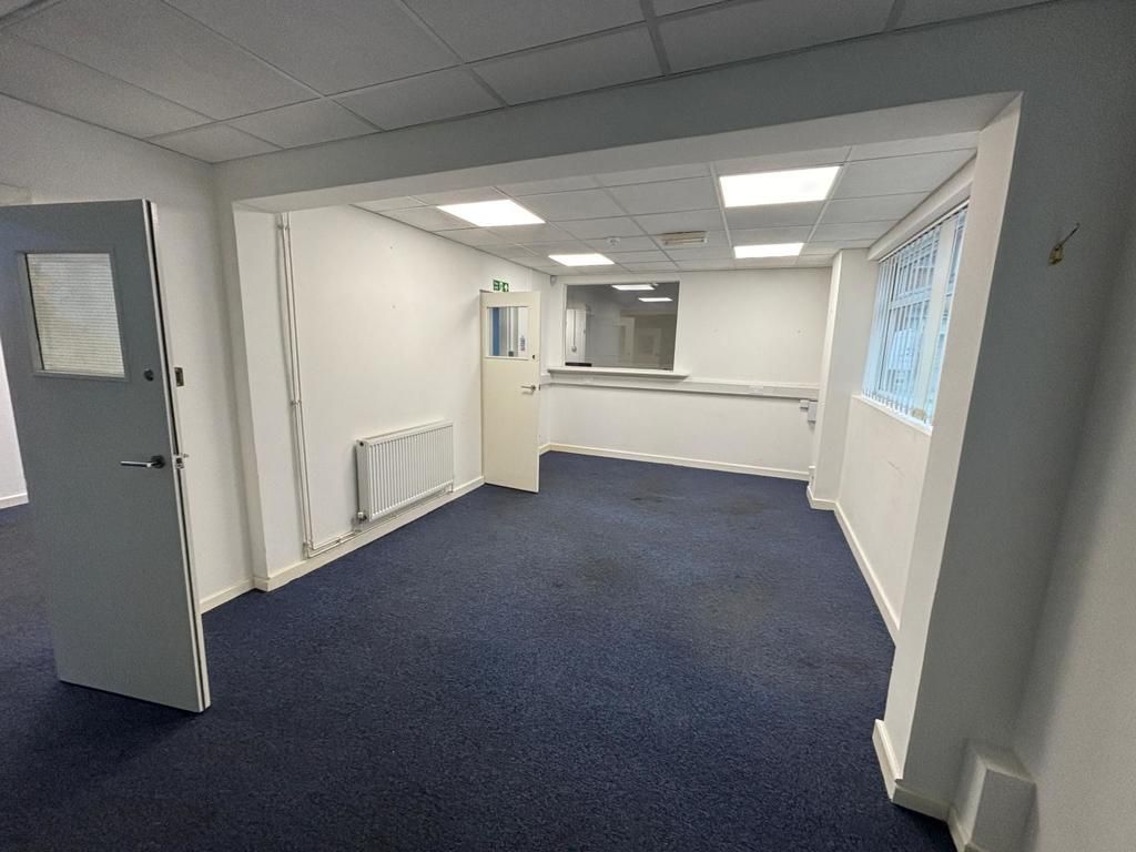 Property photo 3 of 8 Photo 4