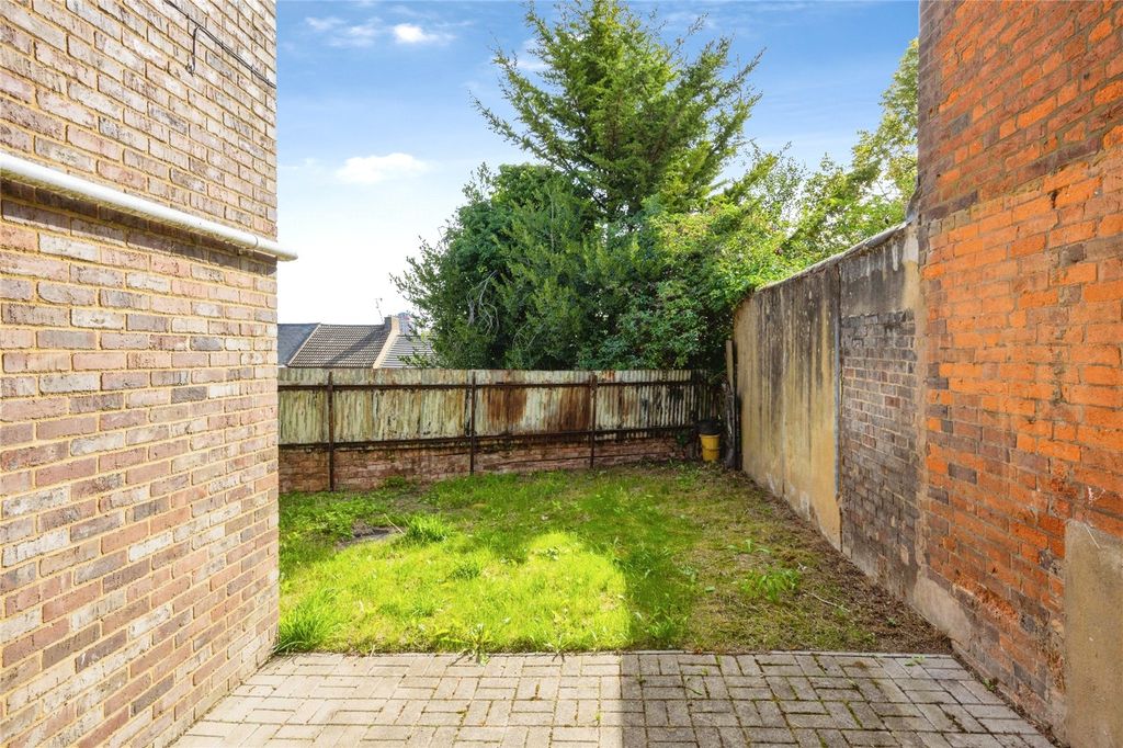 Property photo 3 of 18 Picture No. 06
