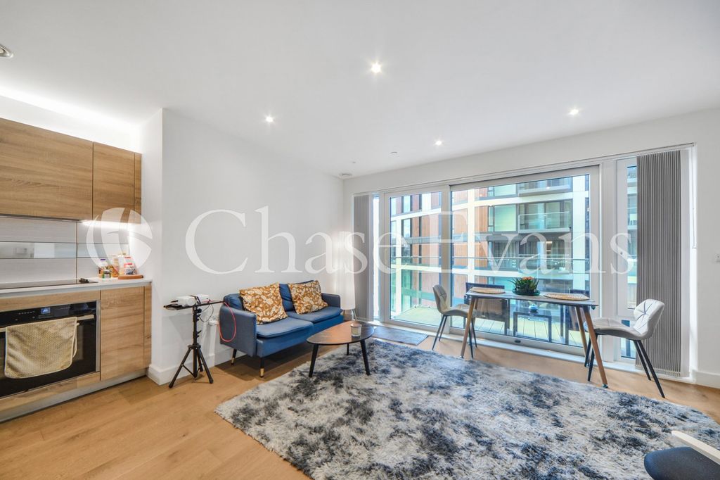 Property photo 1 of 17 Living/Sleeping Area