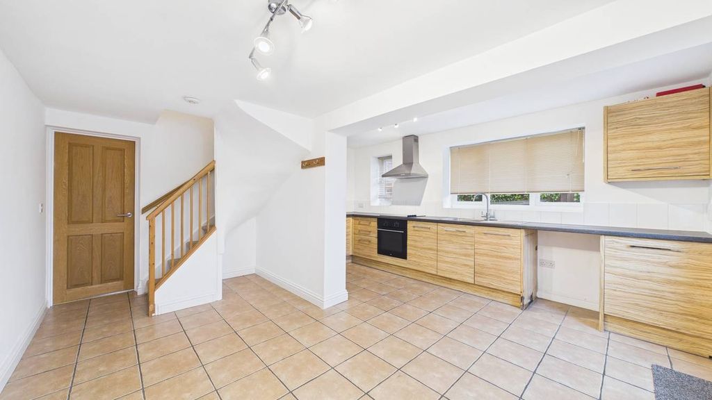Property photo 3 of 16 4937874