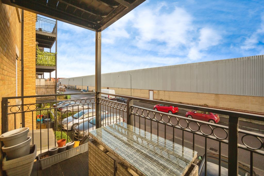 Property photo 2 of 14 Balcony