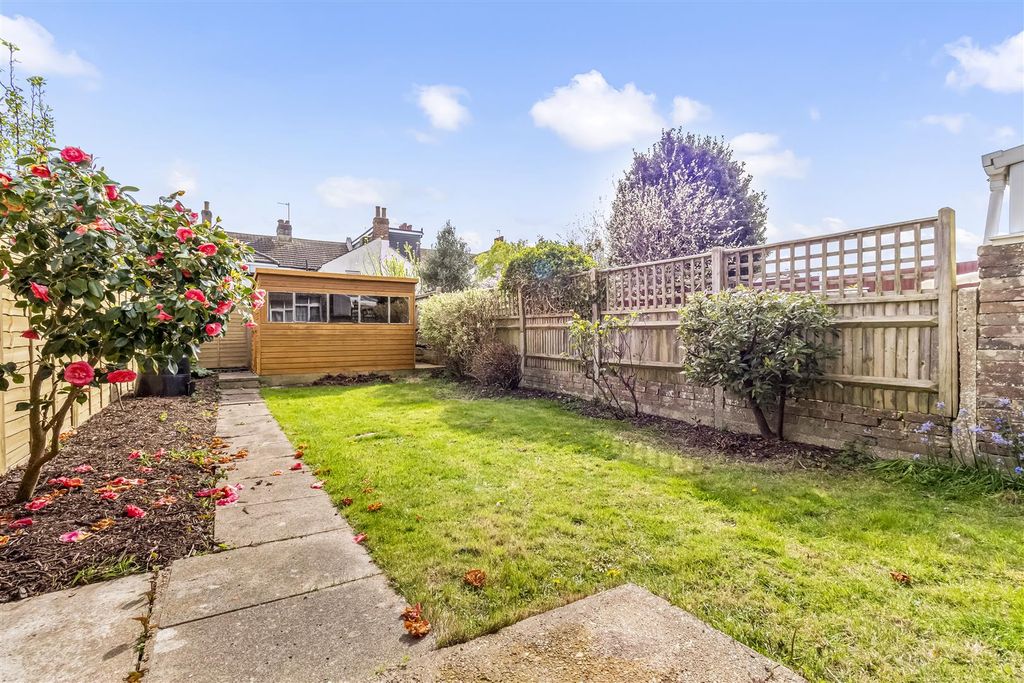 Property photo 2 of 18 34 Guildford Road-007.Jpg