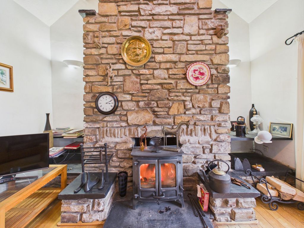 Property photo 2 of 27