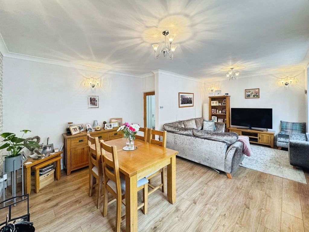 Property photo 2 of 27