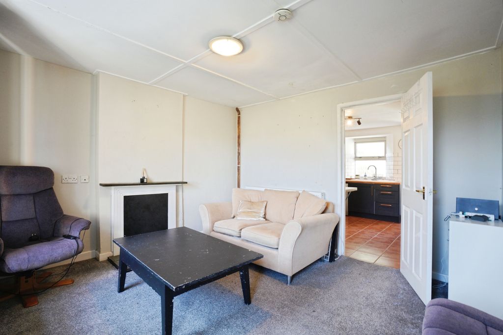 Property photo 3 of 19