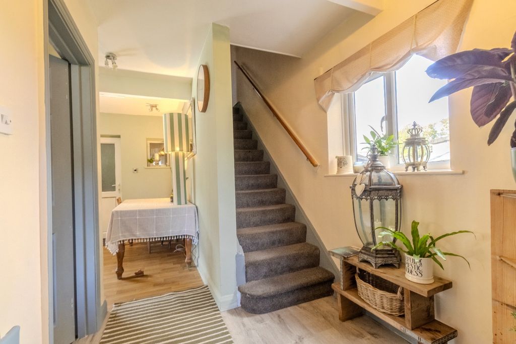 Property photo 3 of 13 5520453