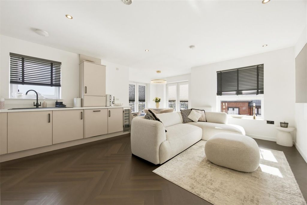 Property photo 3 of 13 09-3-3_15_Water_Tower_Court_Glasgow_010.Jpg
