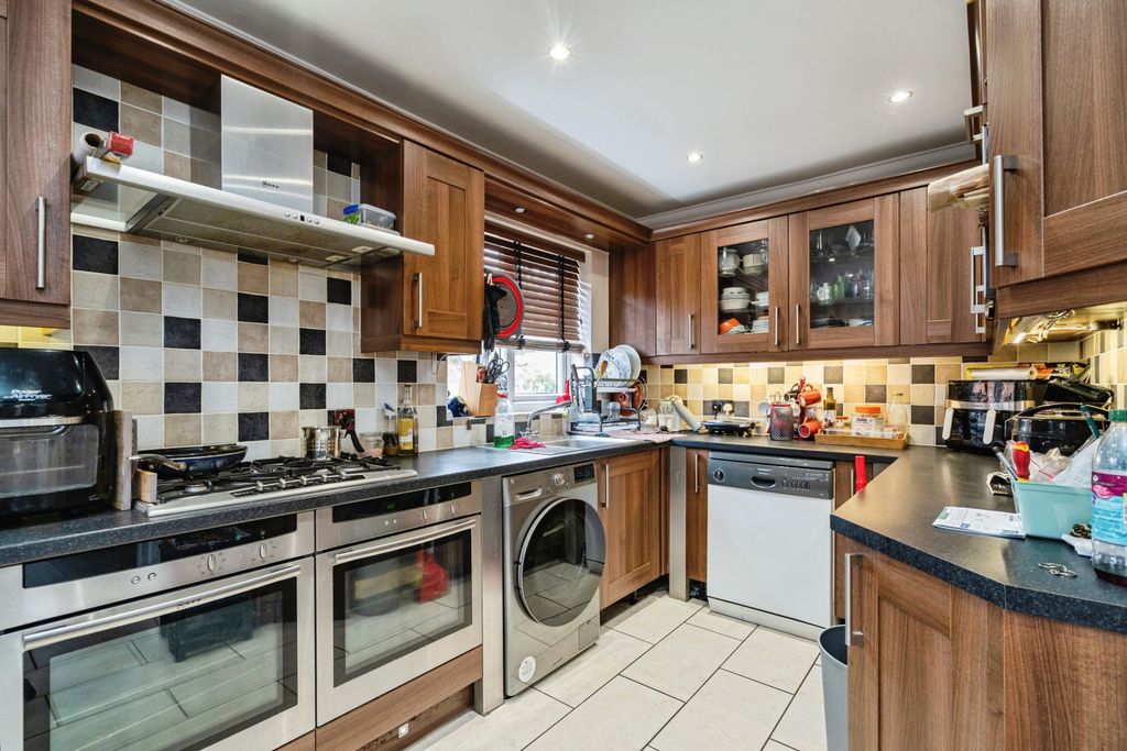 Property photo 3 of 20 Kitchen
