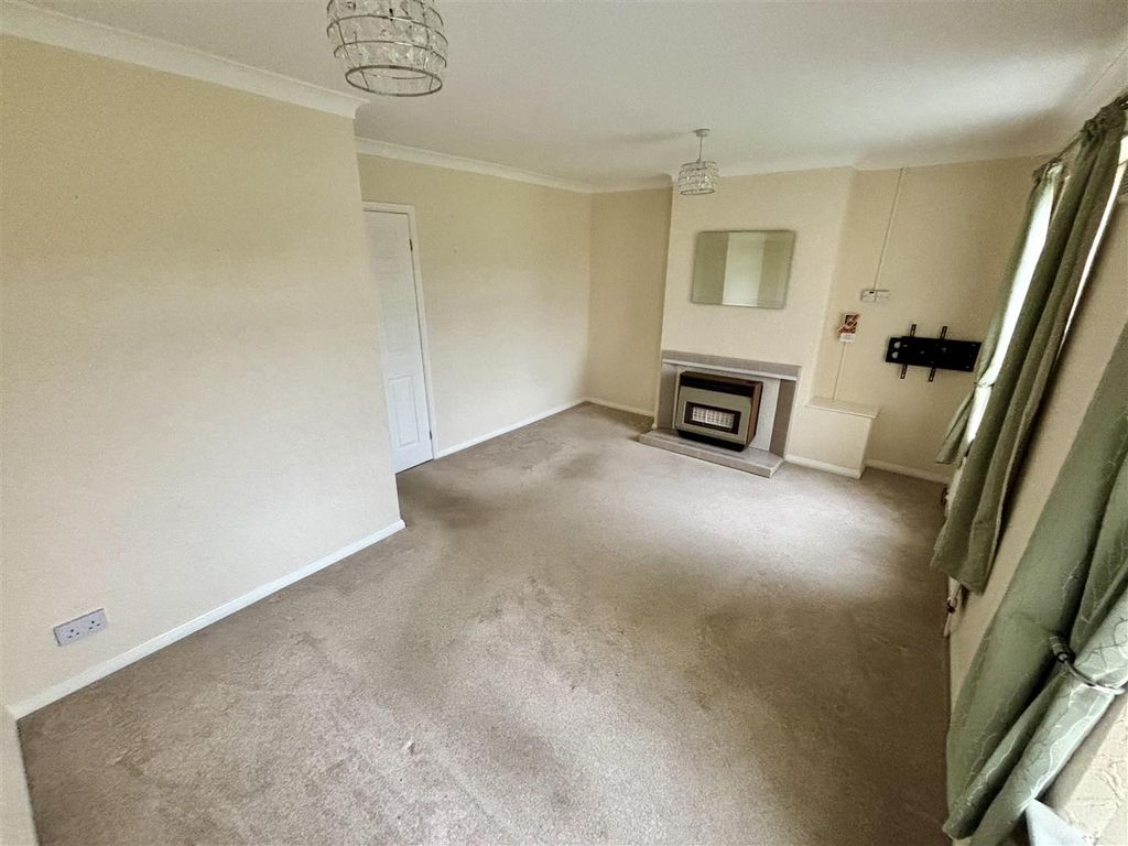 Property photo 3 of 14 Living Room