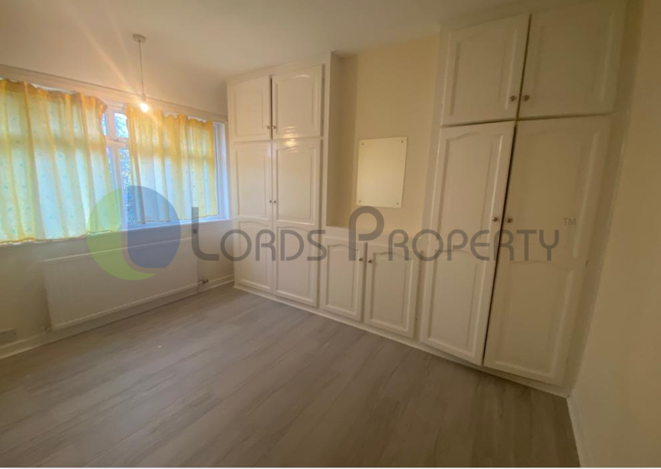 Property photo 3 of 5