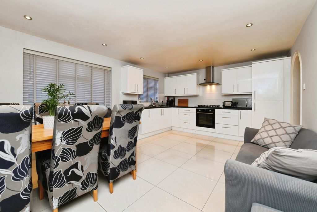 Property photo 2 of 15 Photo