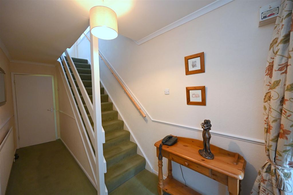 Property photo 2 of 19 Hallway.Jpg