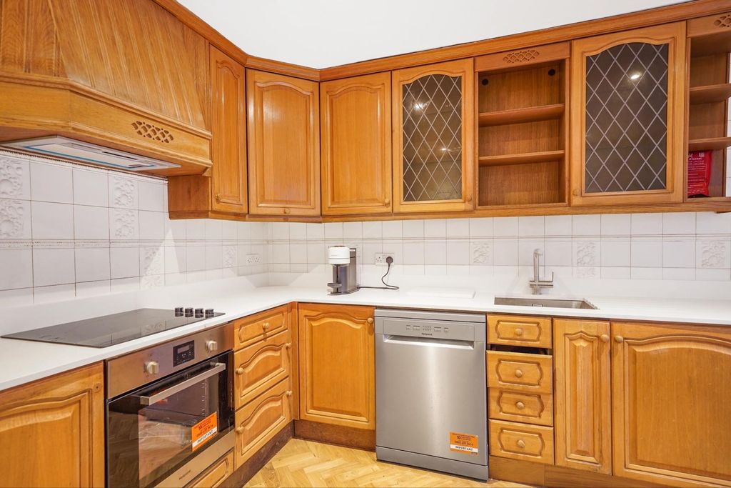 Property photo 2 of 15 Photo 9