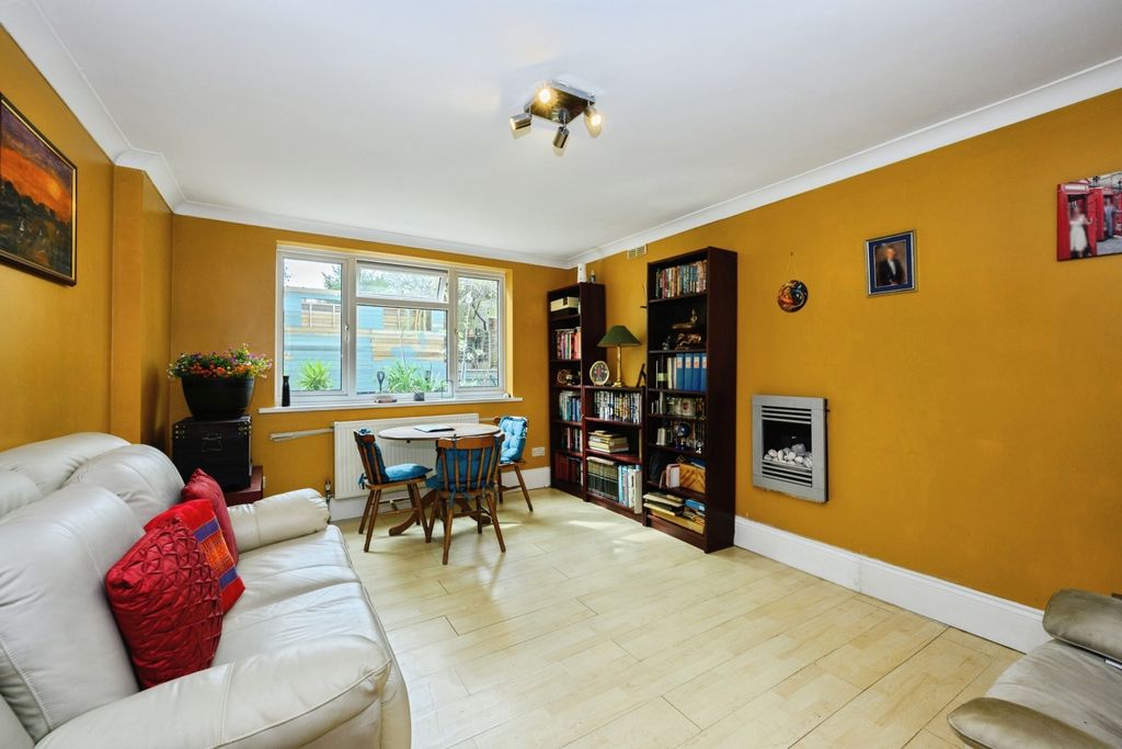 Property photo 3 of 10 Pbox-Img.Jpg