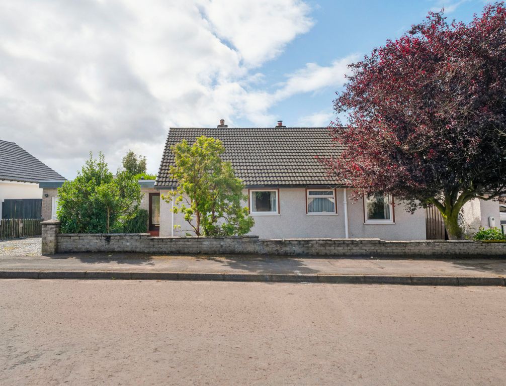 Property photo 2 of 28