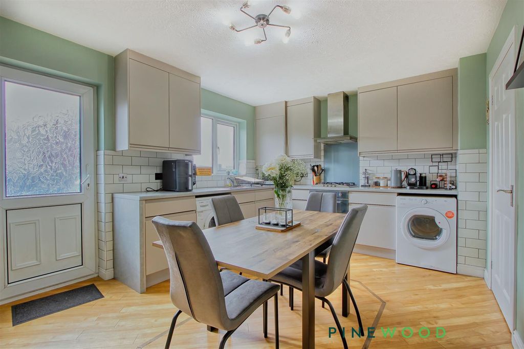 Property photo 3 of 22 Kitchen Diner