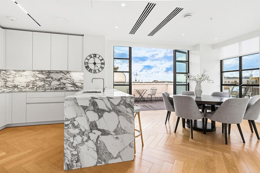 Property photo 3 of 11 Image