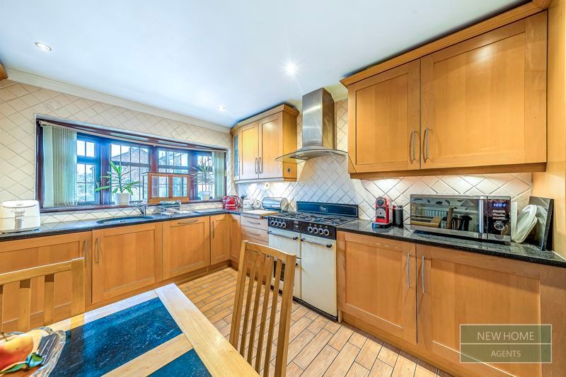 Property photo 3 of 17 Photo 16