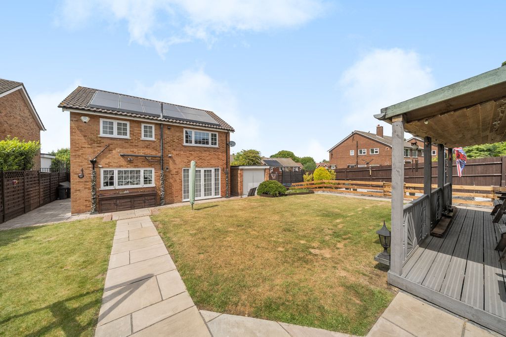 Property photo 3 of 19 Garden