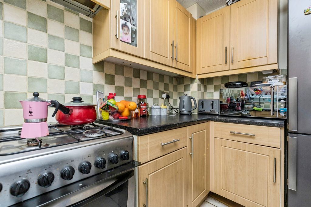 Property photo 2 of 17 Kitchen