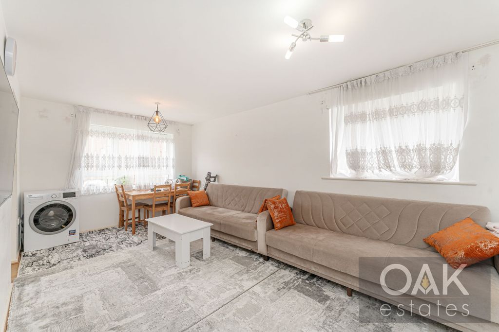 Property photo 2 of 8