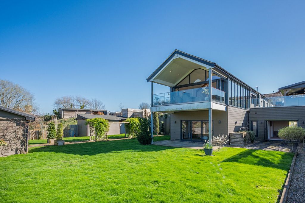 Property photo 1 of 40