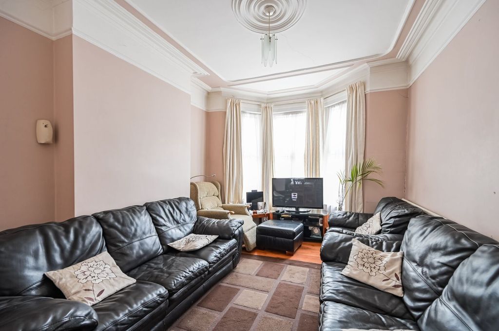 Property photo 2 of 11