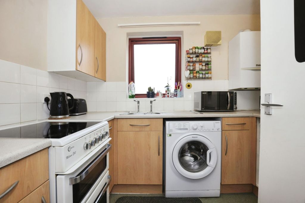 Property photo 2 of 11